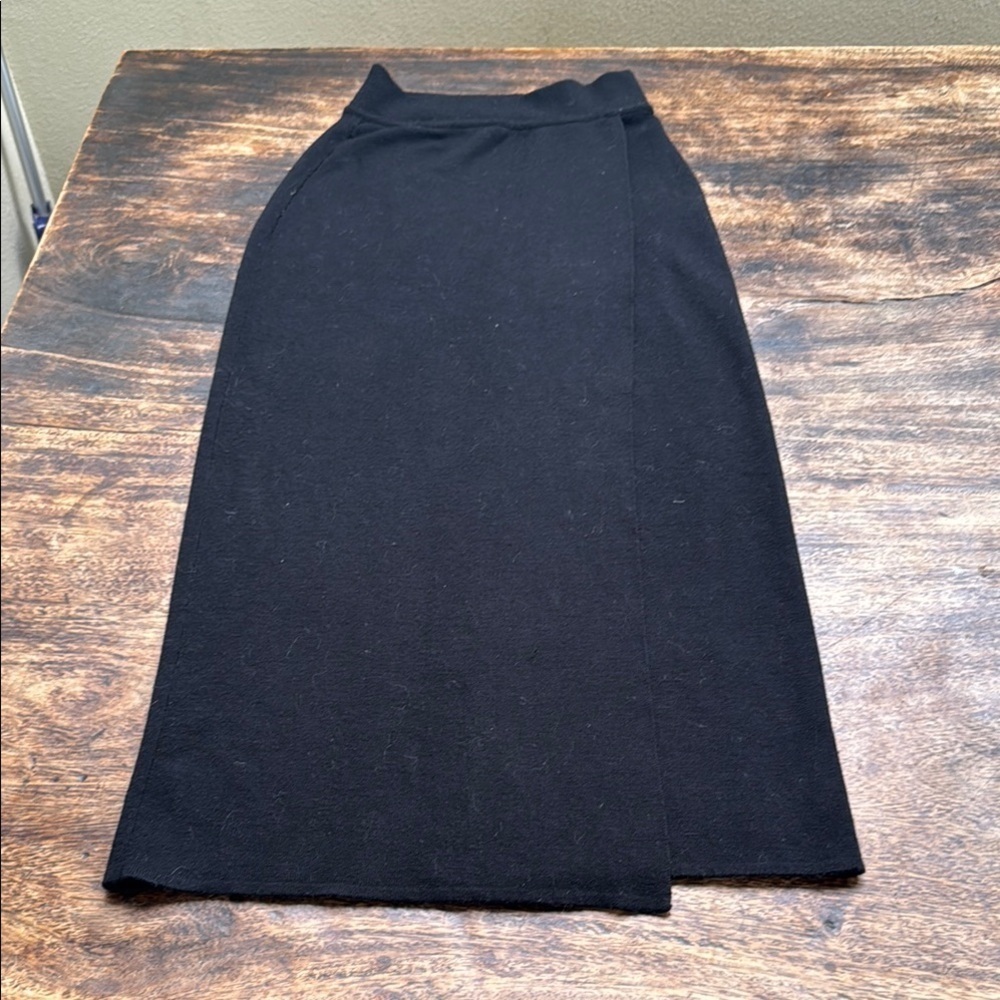 Vintage Anne Klein ll 100% wool black skirt wraps very flattering size smalll